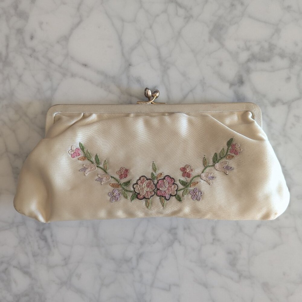 Dainty Vintage Embroidered Satin Clutch with accessories - Picture 2 of 16